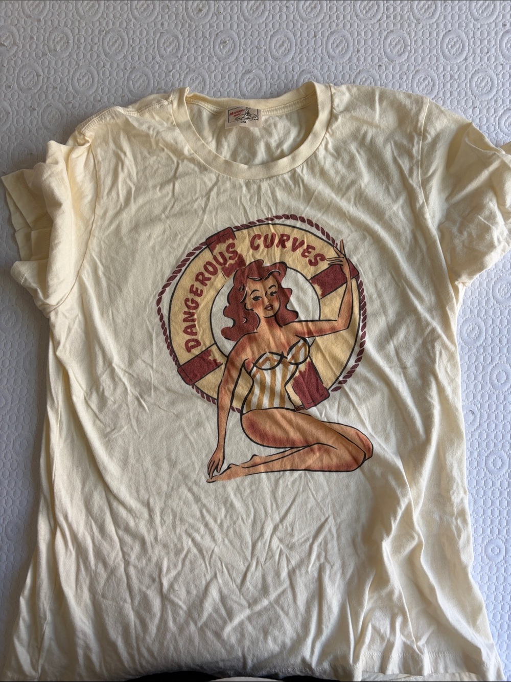 NWOT Dangerous Curves Graphic Tee — Cream Short Sleeve Women's Top
